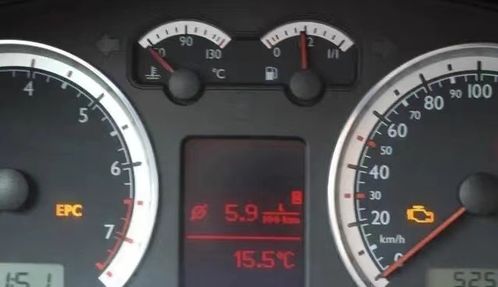 汽车100米多少油